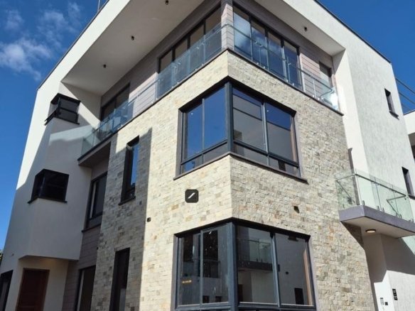 Imgi 8 e3e369f5 dc2d 464a bca8 fbc7a2797d33