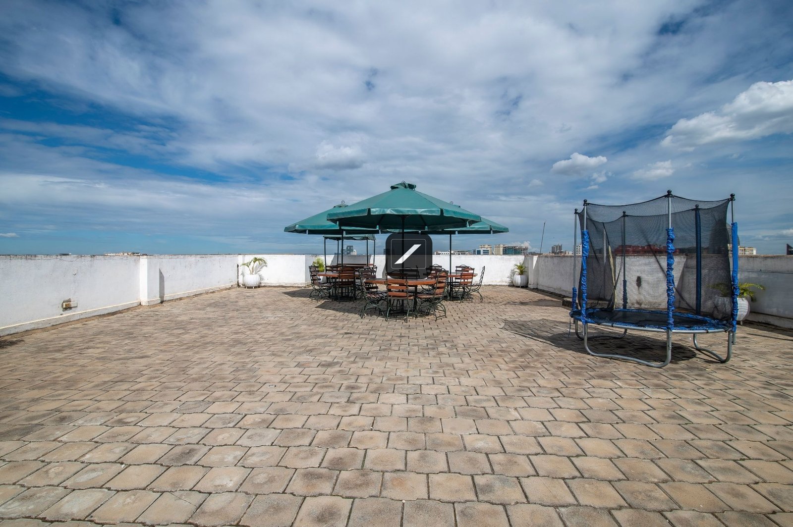 imgi_67_2123079_H_18