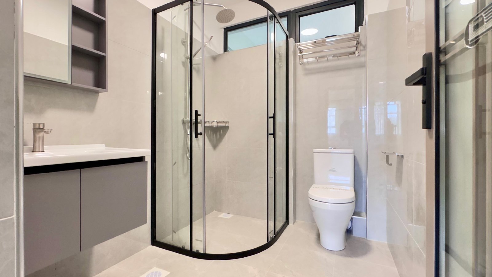 imgi_13_1740395099_bathroom 3 bed-100